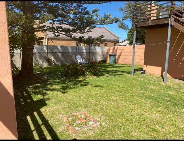 5 BEDROOM HOUSE FOR SALE IN SANDBAAI